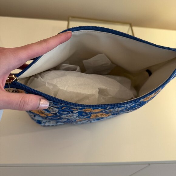 Ann Taylor Floral Cosmetic Bag NWT - Picture 4 of 10